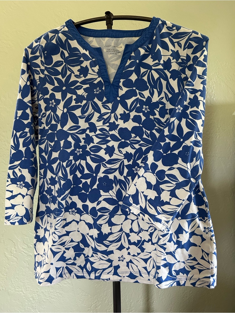 Charter Club Blue & White Floral Split-Neck Top M 3/4 sleeves